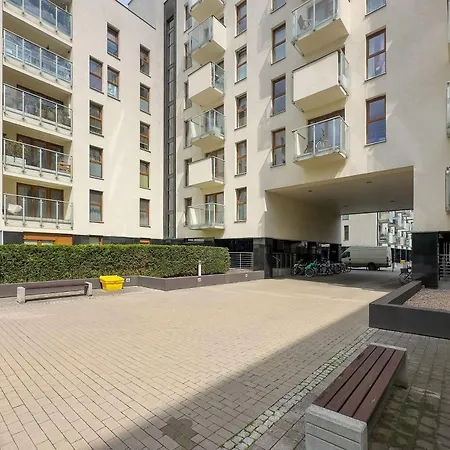 Cozy With Garage Access By Renters