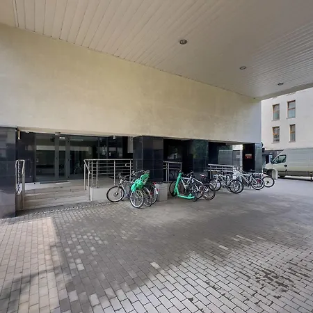 Cozy With Garage Access By Renters