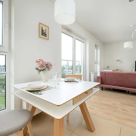 Cozy With Garage Access By Renters Апартаменти Вроцлав