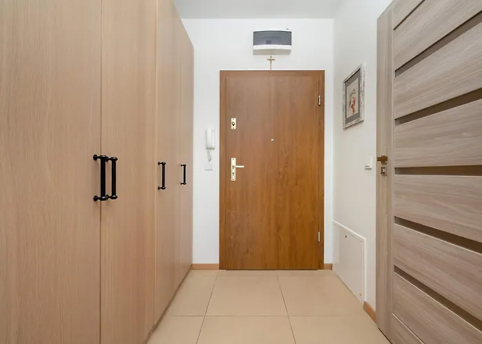 Cozy With Garage Access By Renters Apartment *